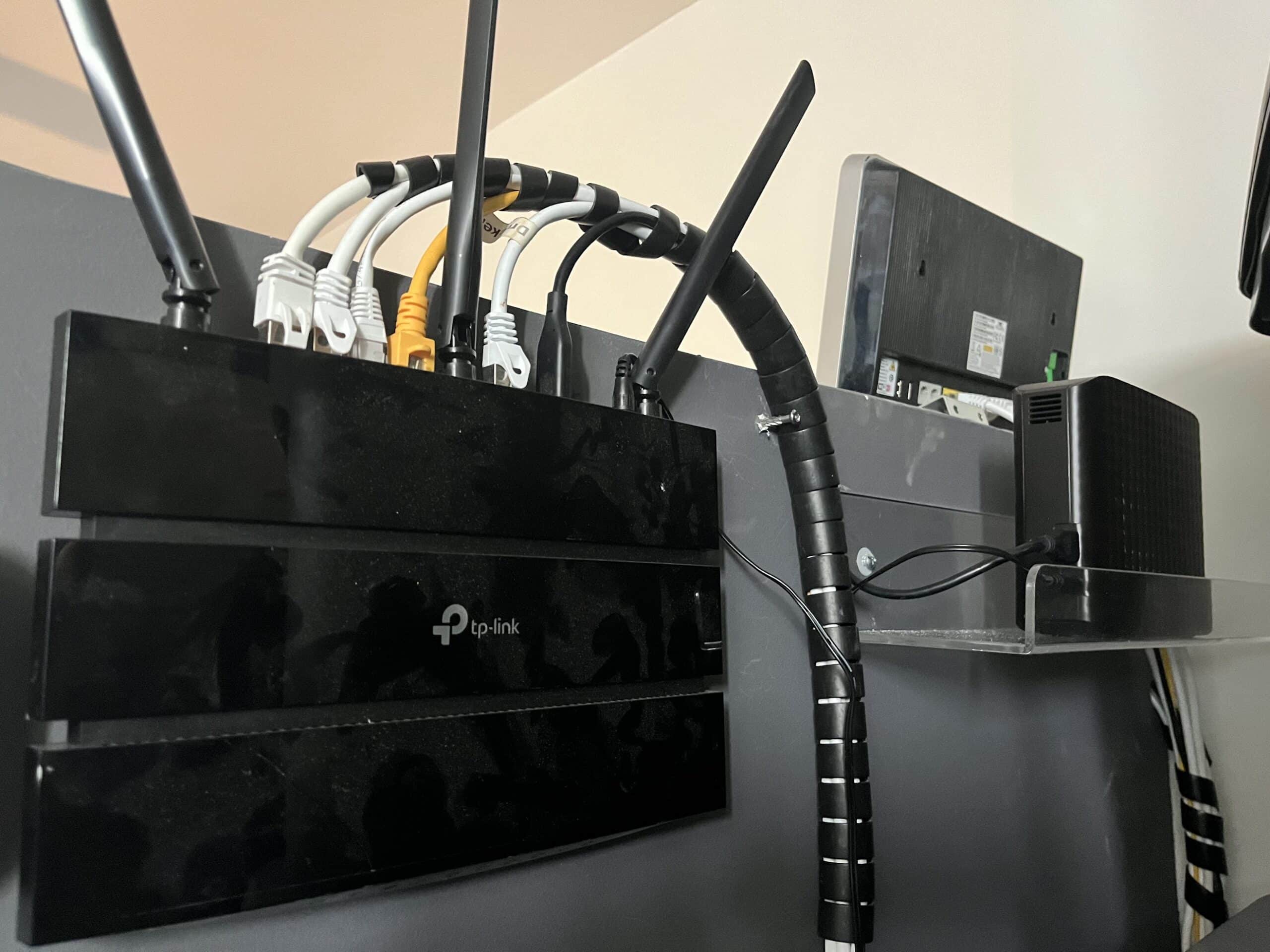 Cómo mantener organizados los cables en tu espacio de trabajo en casa
